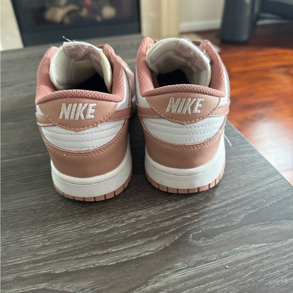 Rose whisper Nike dunks - Picture 4 of 5